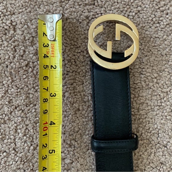 Authentic GUCCI unisex black leather belt with gold interlocking buckle - Picture 5 of 7
